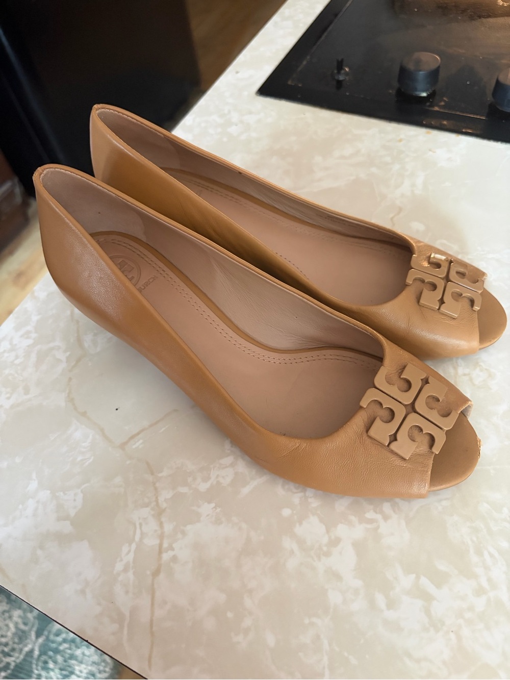 Tory Burch Lowell 2 Peep Toe Wedge Heels Blond Leather Logo Pumps Women’s 7.5M - Picture 9 of 9